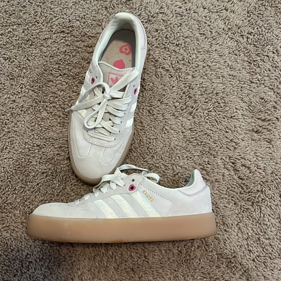 Sambas - Picture 2 of 4